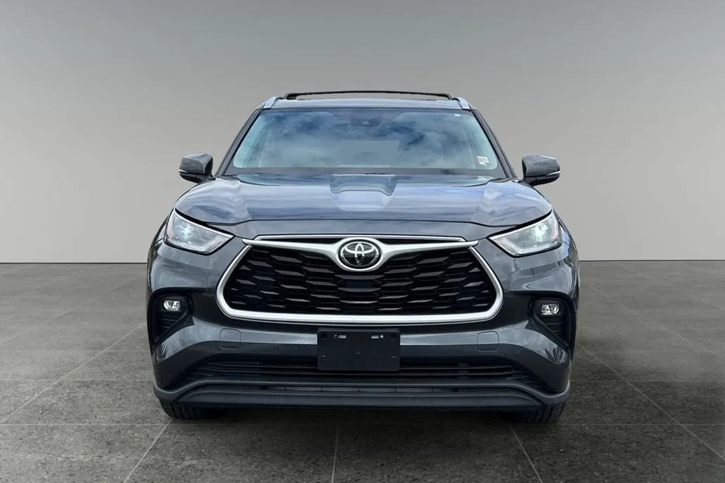 2021 Toyota Highlander XLE photo 1