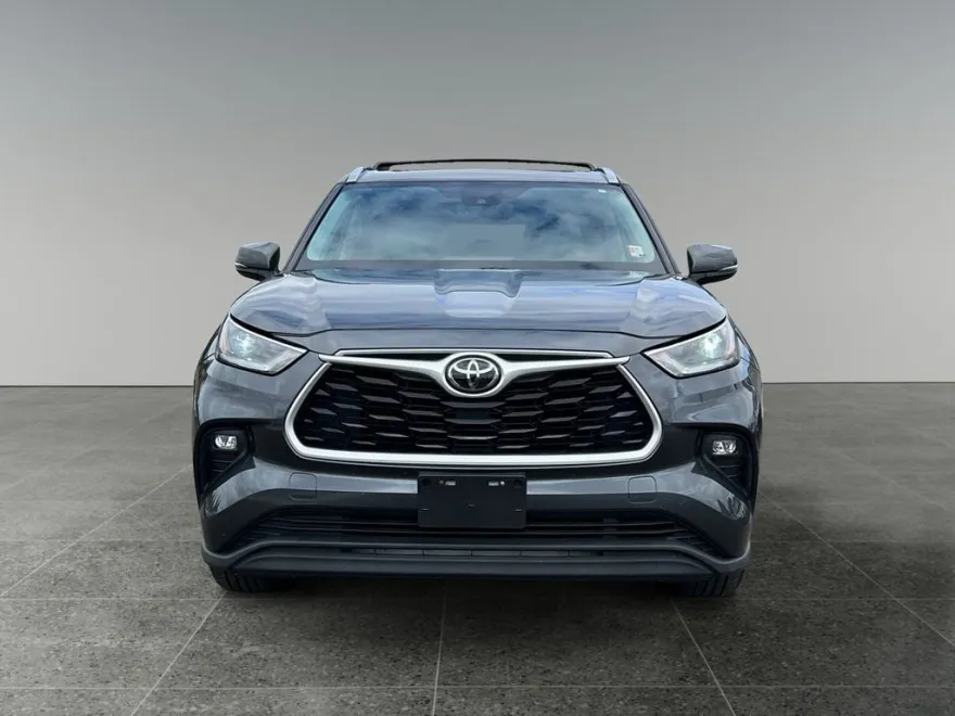 2021 Toyota Highlander XLE photo 1