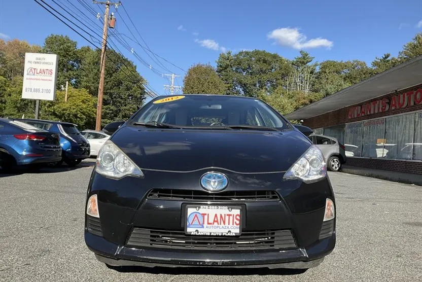 2012 Toyota Prius C One photo 1