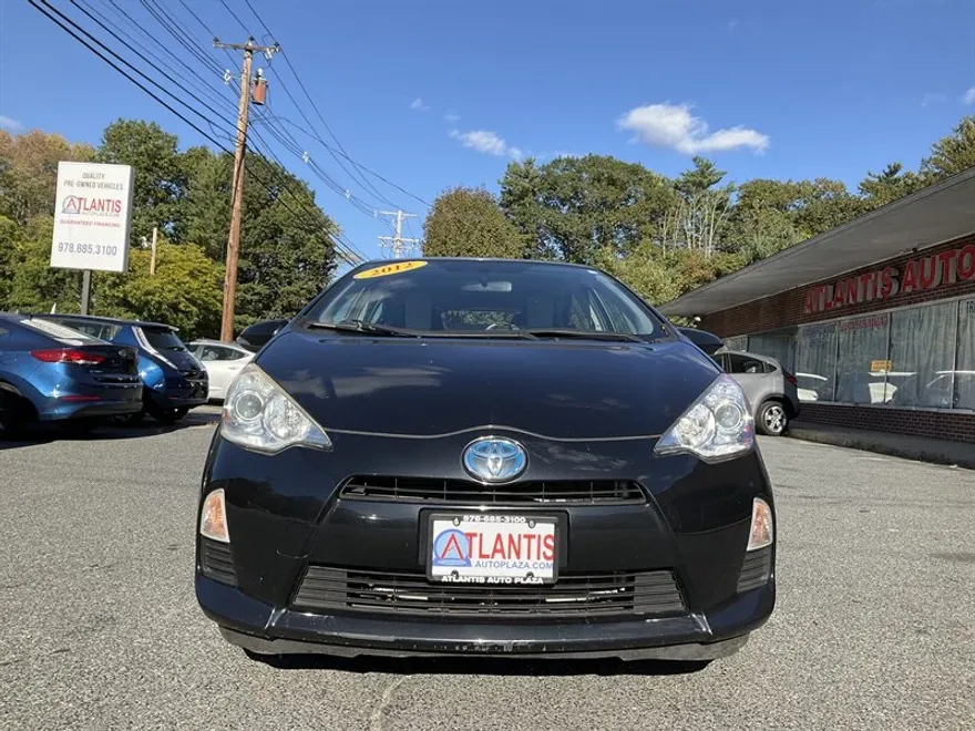 2012 Toyota Prius C One photo 1