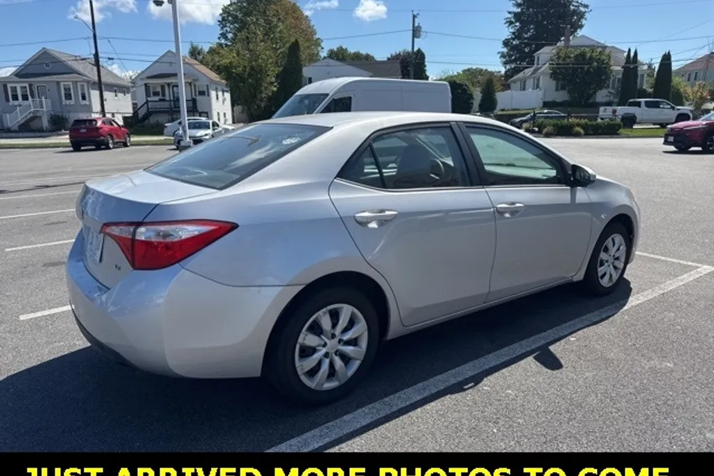 2014 Toyota Corolla LE photo 1