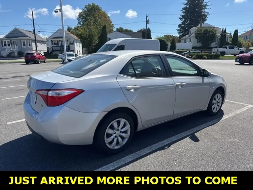 2014 Toyota Corolla LE photo 1