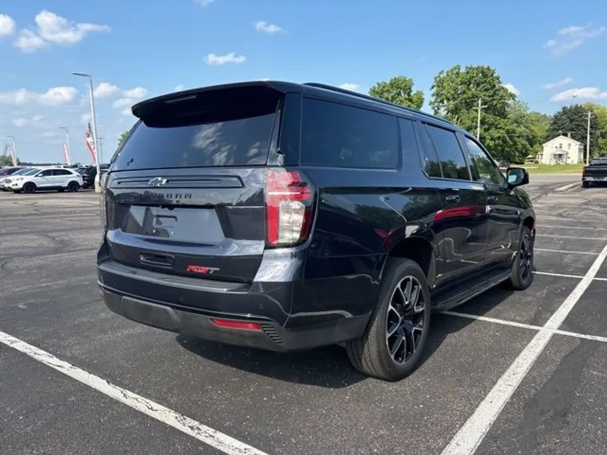 2023 Chevrolet Suburban RST photo 1