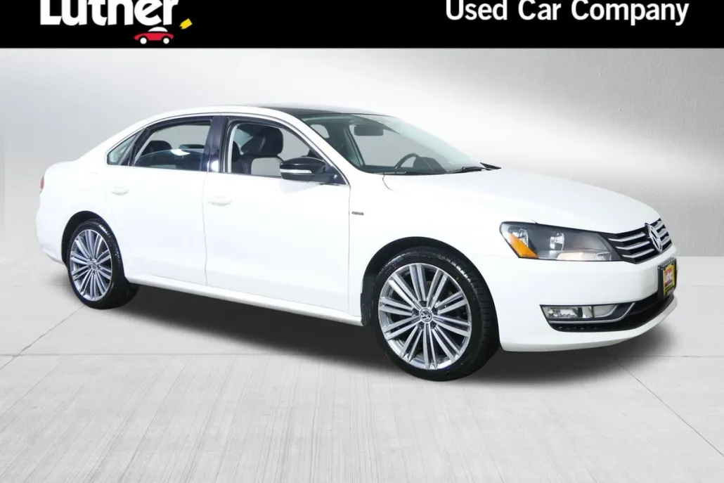 2015 Volkswagen Passat SE photo 1