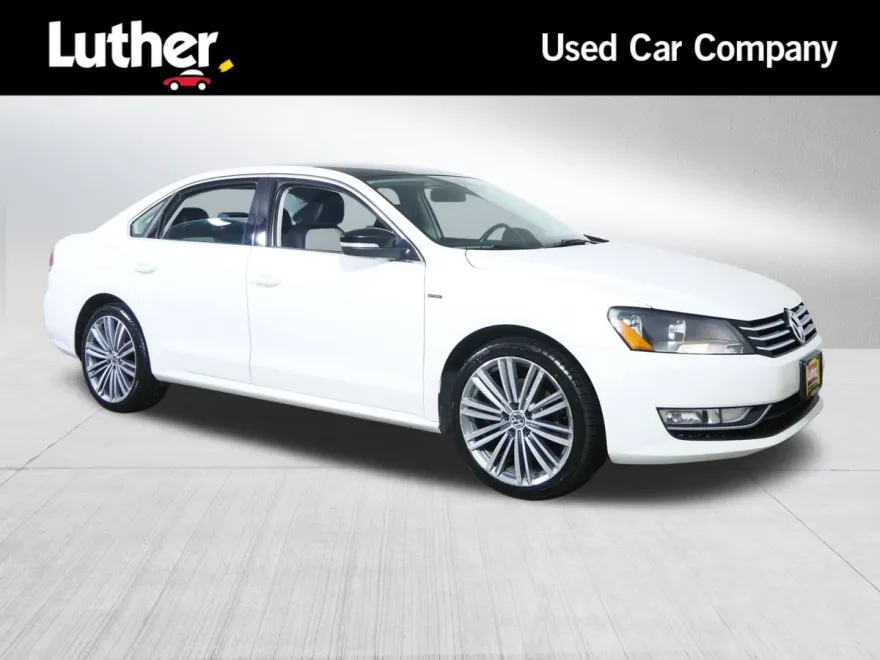 2015 Volkswagen Passat SE photo 1