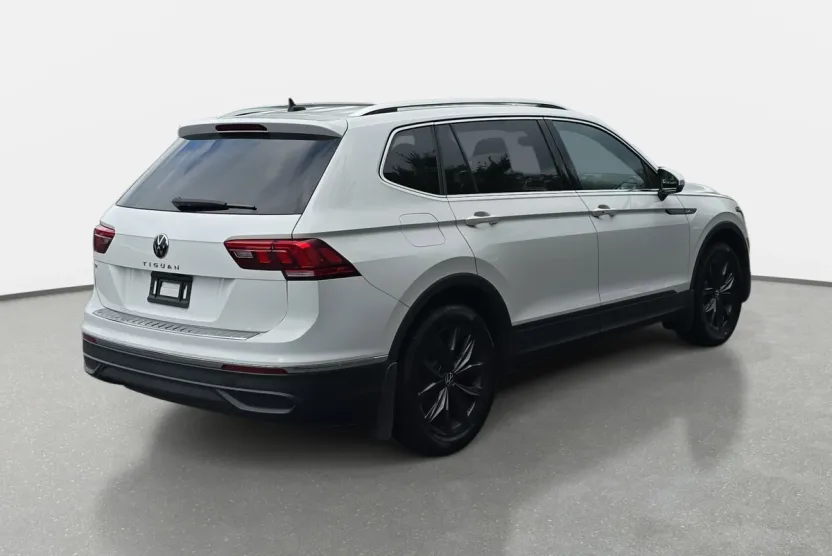2022 Volkswagen Tiguan SE photo 1