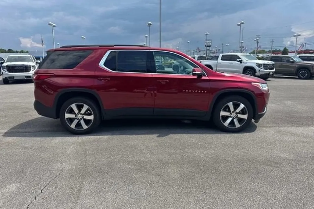 2021 Chevrolet Traverse Leather photo 1