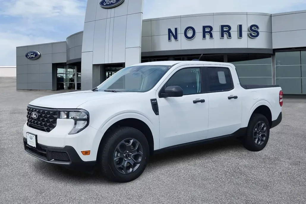 2025 Ford Maverick XLT photo 1