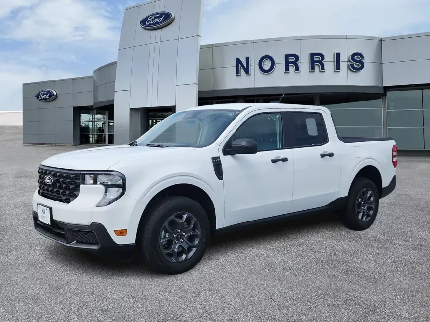 2025 Ford Maverick XLT photo 1