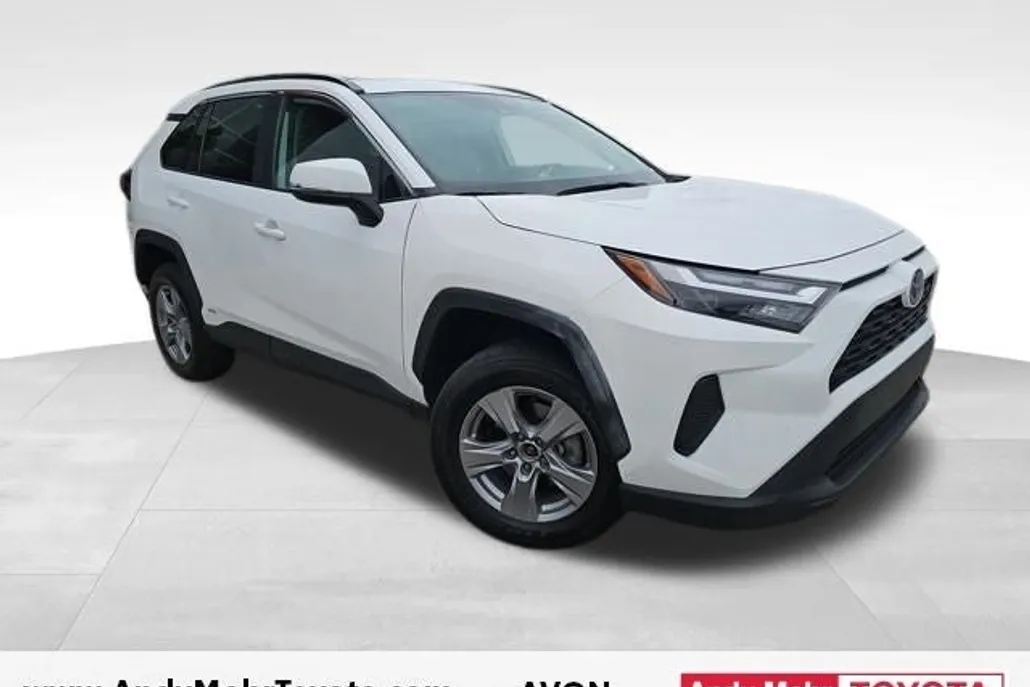 2022 Toyota RAV4 XLE photo 1