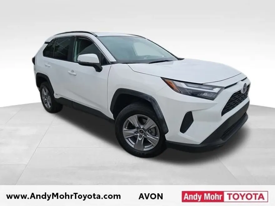 2022 Toyota RAV4 XLE photo 1