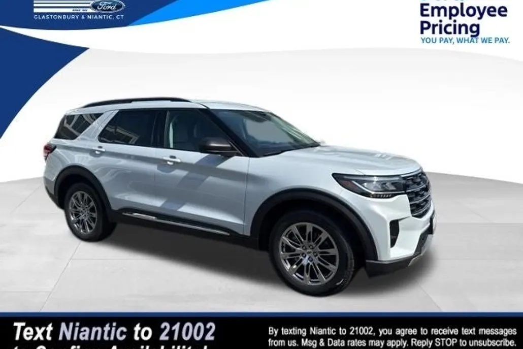 2025 Ford Explorer photo 1