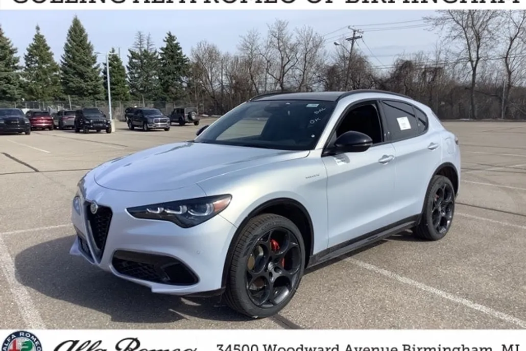 2025 Alfa Romeo Stelvio Sprint Base photo 1