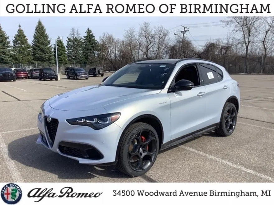 2025 Alfa Romeo Stelvio Sprint Base photo 1