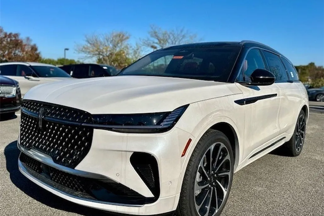 2024 Lincoln Nautilus Black Label photo 1