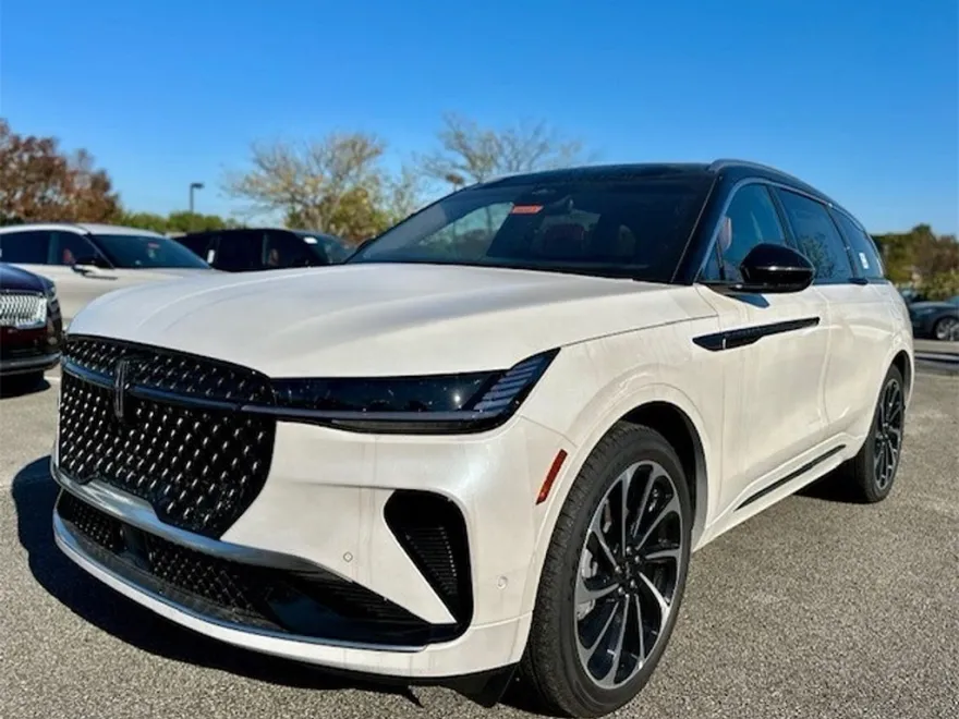 2024 Lincoln Nautilus Black Label photo 1