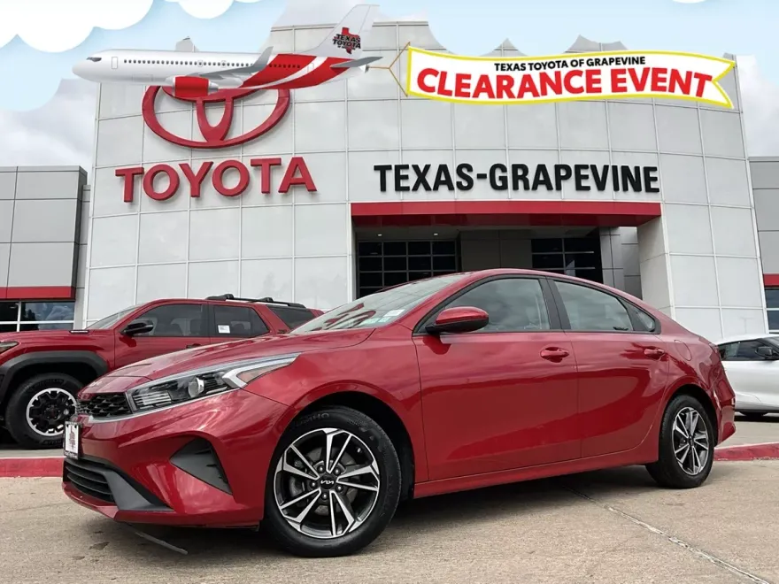 2024 Kia Forte LXS photo 1
