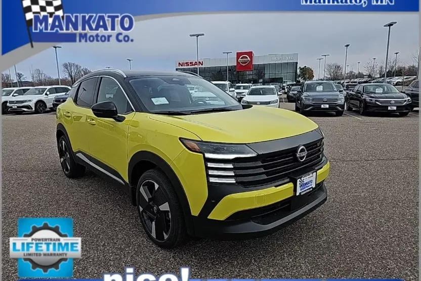 2025 Nissan Kicks SR photo 1