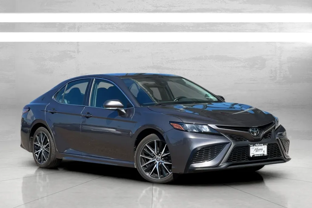 2022 Toyota Camry SE photo 1
