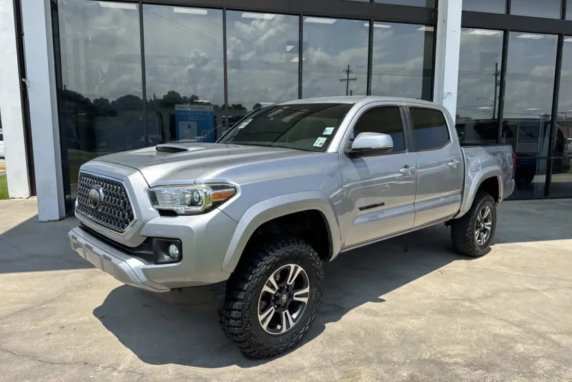 2019 Toyota Tacoma TRD Sport photo 1