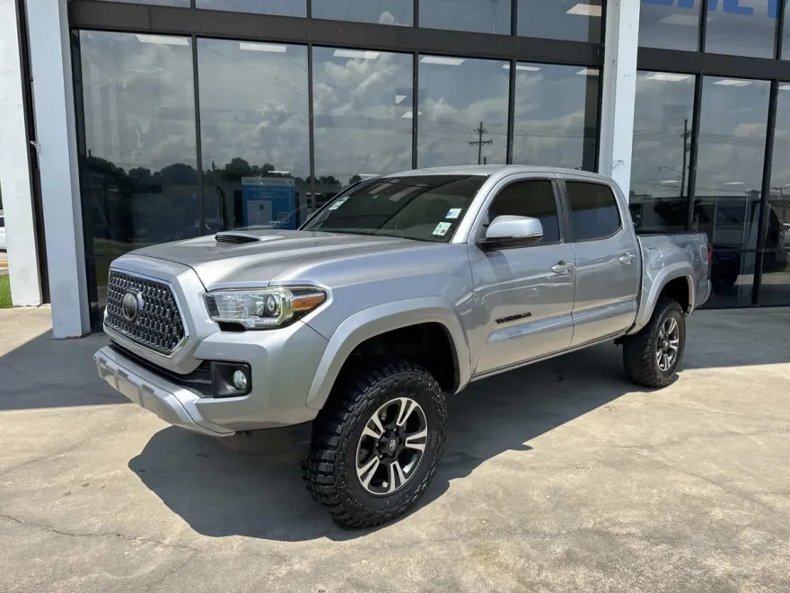 2019 Toyota Tacoma TRD Sport photo 1