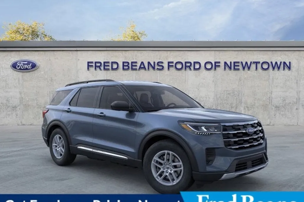 2025 Ford Explorer photo 1