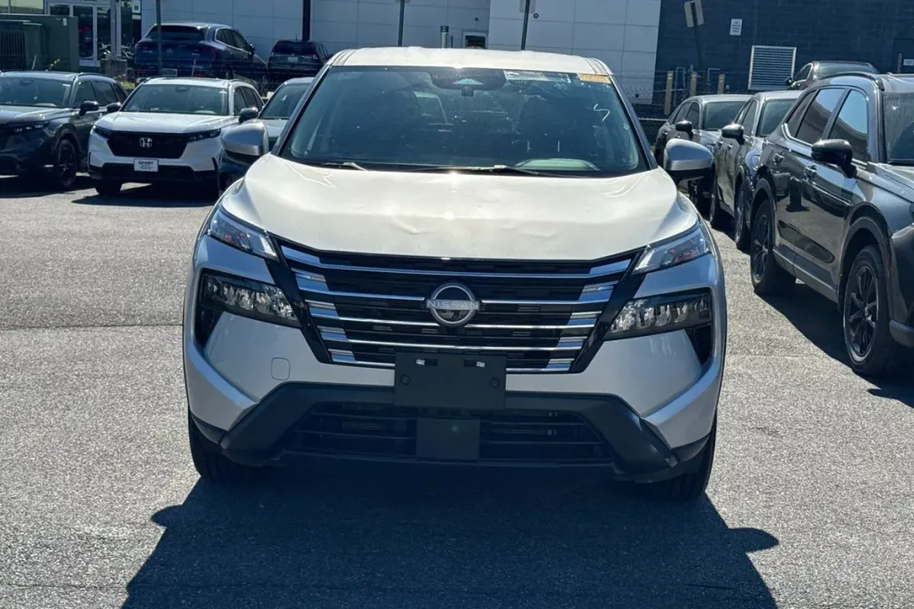 2024 Nissan Rogue SV photo 1