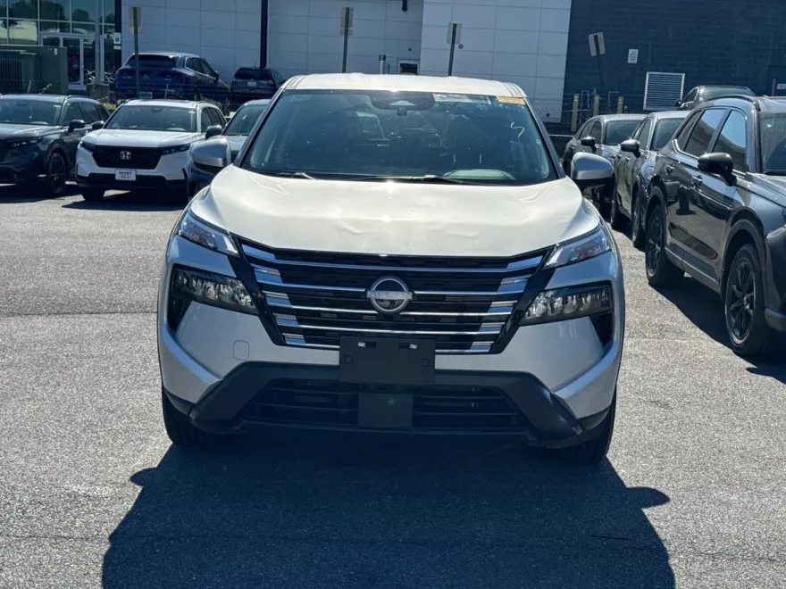 2024 Nissan Rogue SV photo 1