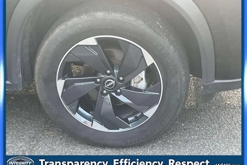2024 Nissan Rogue SV photo 1
