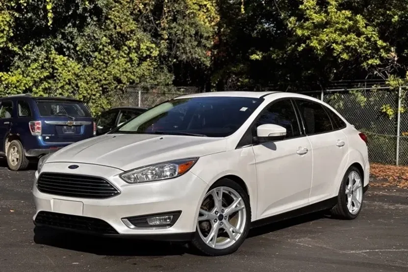 2016 Ford Focus Titanium photo 1