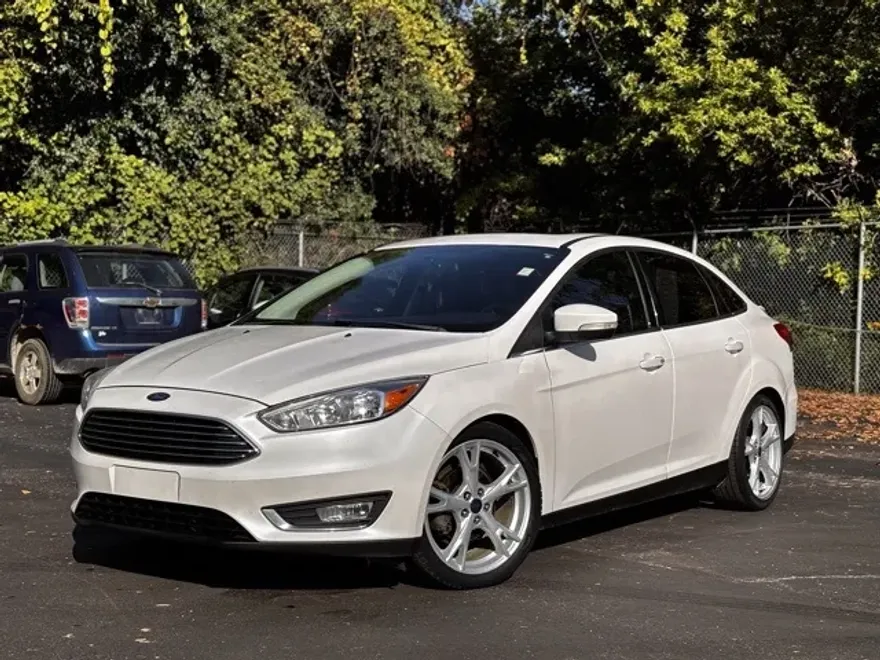 2016 Ford Focus Titanium photo 1