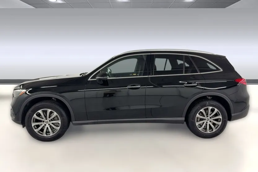 2025 Mercedes Benz GLC 300 photo 1
