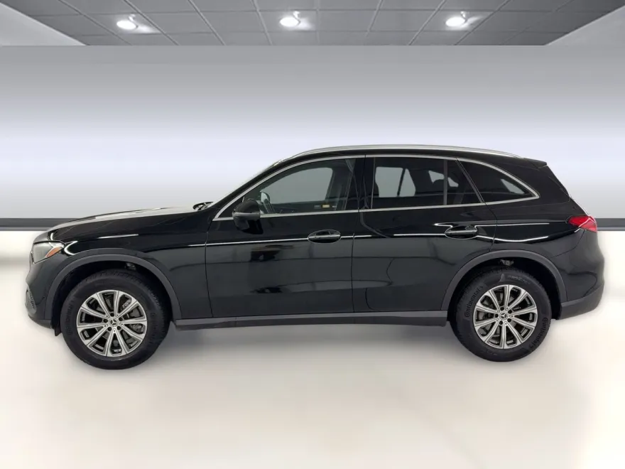 2025 Mercedes Benz GLC 300 photo 1
