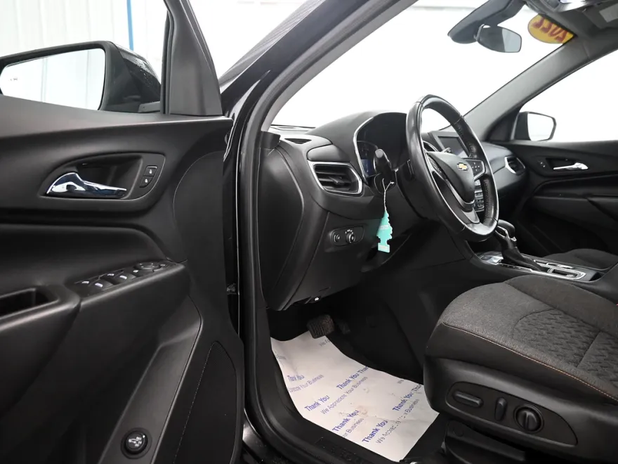 2022 Chevrolet Equinox LT photo 1