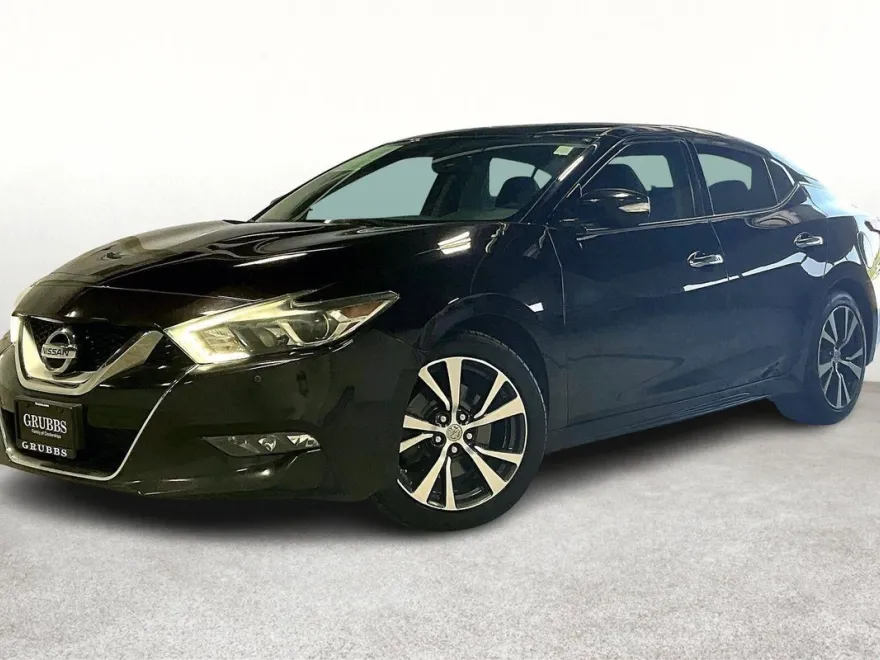 2017 Nissan Maxima SV photo 1