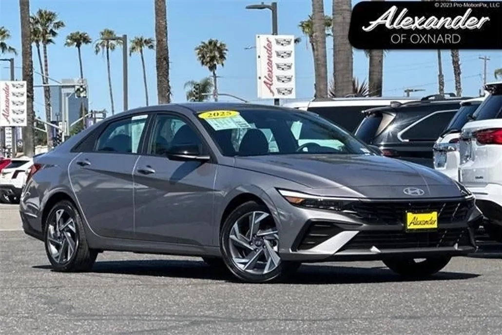 2025 Hyundai Elantra SEL Sport photo 1