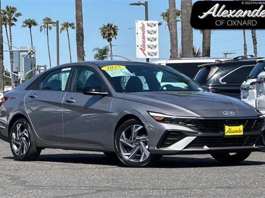 2025 Hyundai Elantra SEL Sport photo 1