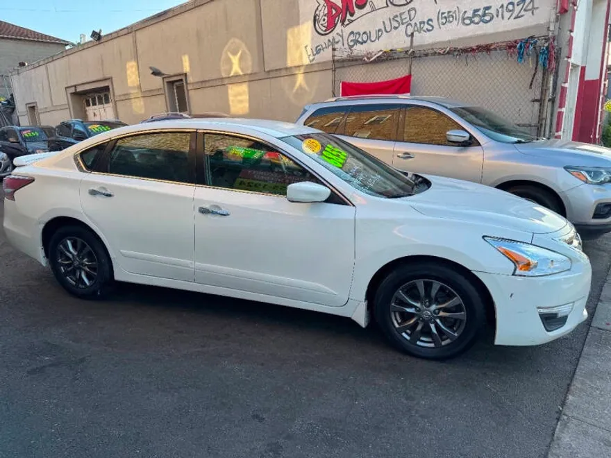 2015 Nissan Altima 2.5 S photo 1
