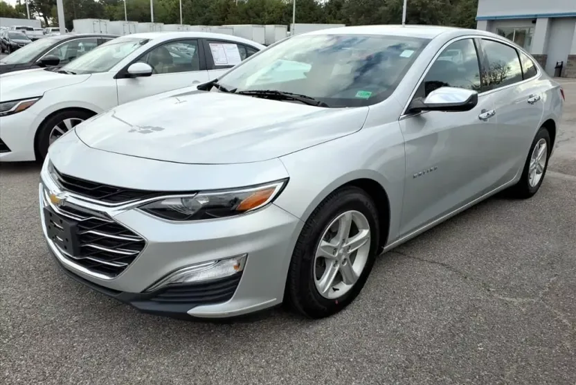 2020 Chevrolet Malibu LS photo 1