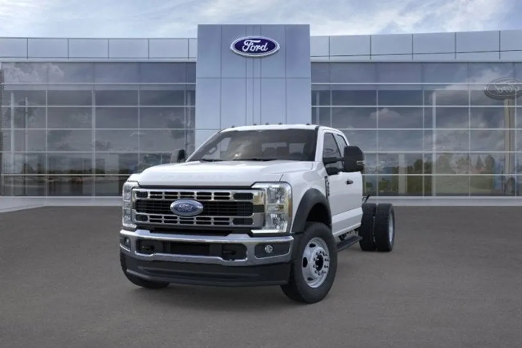 2025 Ford F-550 XL photo 1