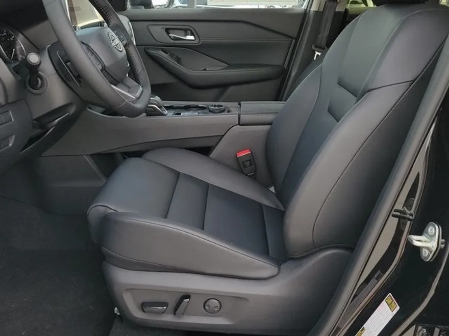 2026 Nissan Rogue SV photo 1