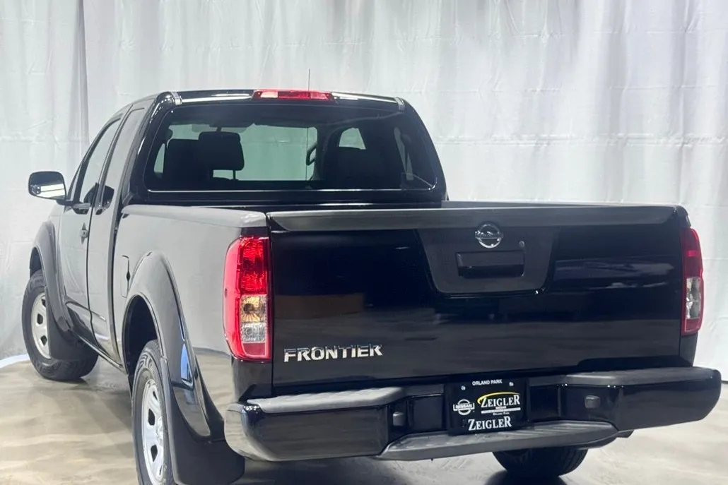 2018 Nissan Frontier S King Cab photo 1