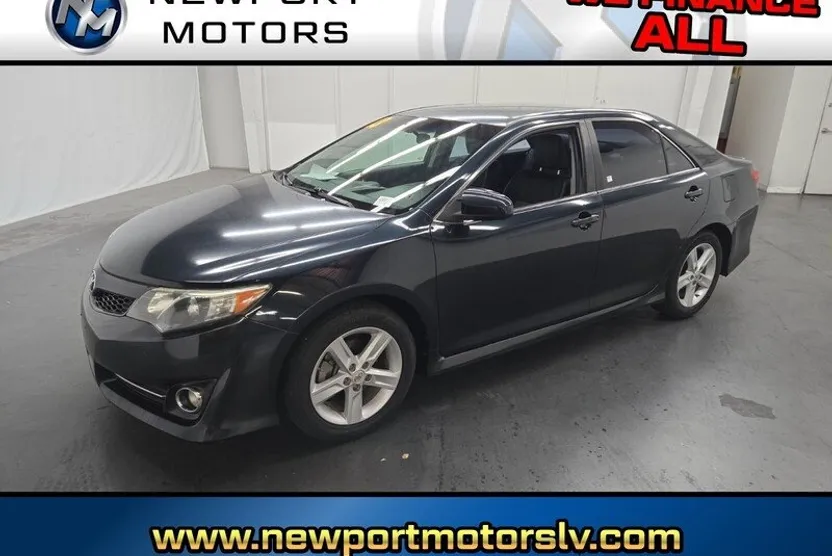 2013 Toyota Camry SE photo 1