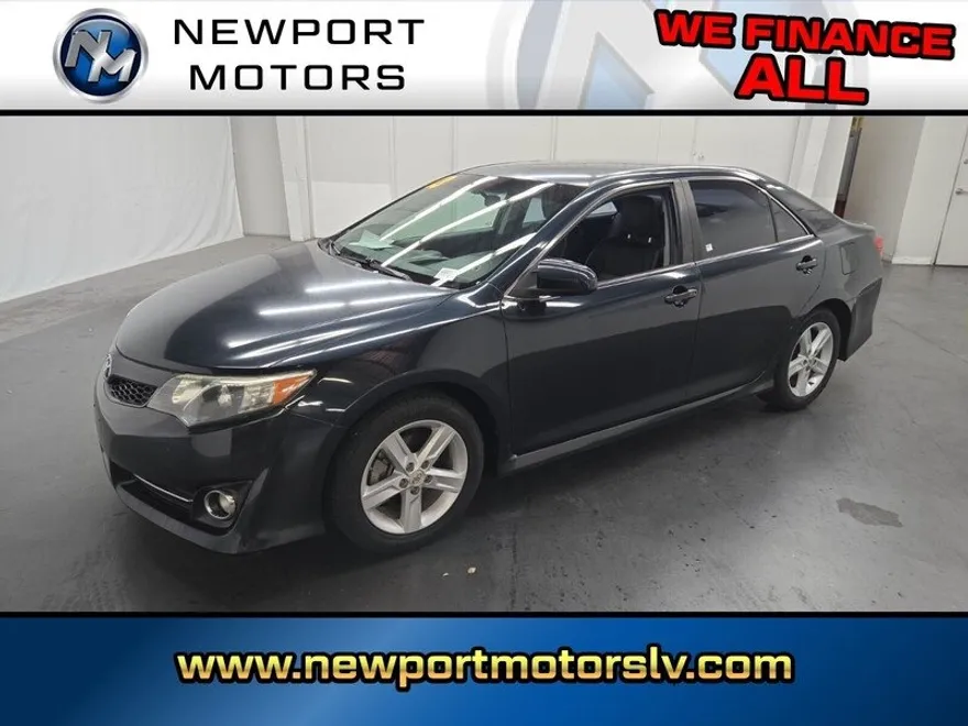 2013 Toyota Camry SE photo 1
