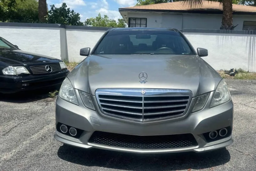 2010 Mercedes Benz E 350 photo 1