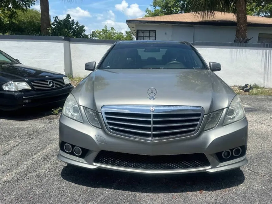 2010 Mercedes Benz E 350 photo 1
