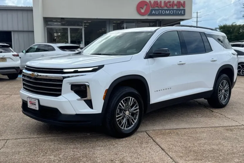 2025 Chevrolet Traverse photo 1