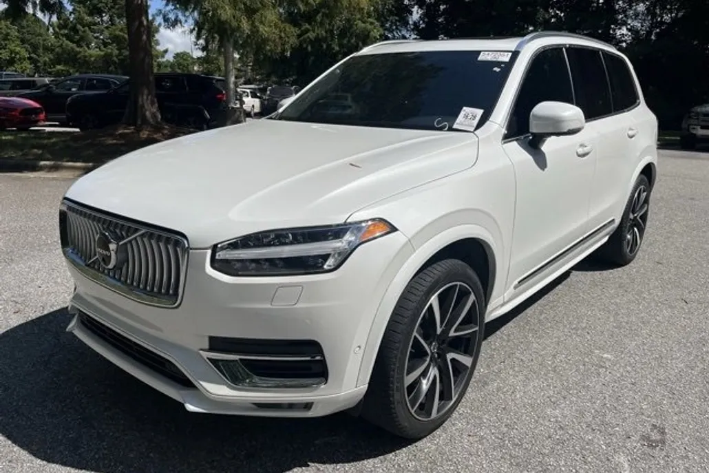 2024 Volvo XC90 Plus photo 1