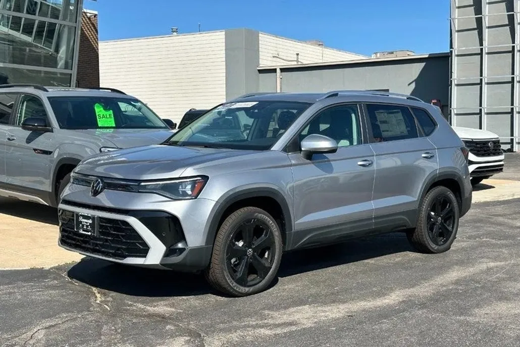 2025 Volkswagen Taos SEL photo 1