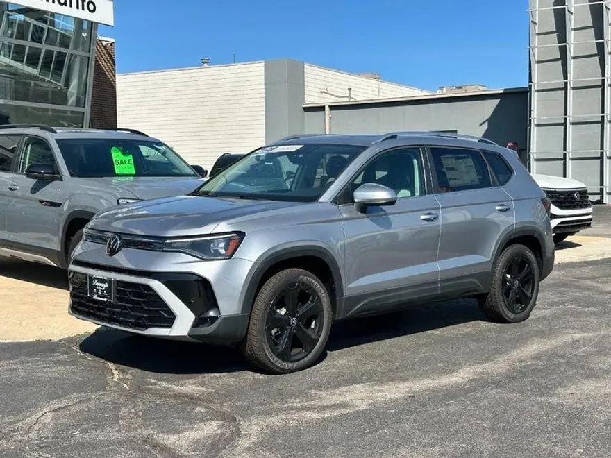 2025 Volkswagen Taos SEL photo 1